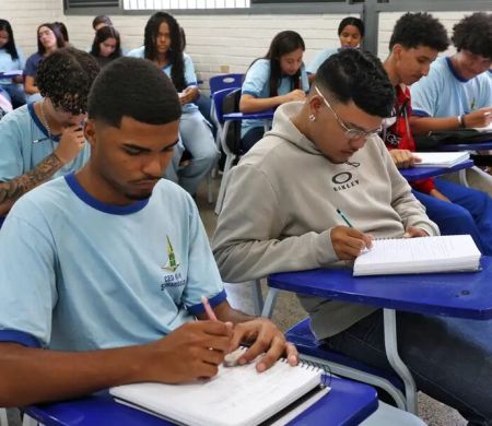 Nascidos em maio e junho recebem hoje parcela de R$ 200 do Pé-de-Meia