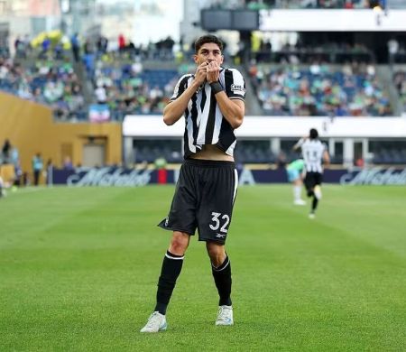 Botafogo paga pelas compras de John e Jair ao Santos