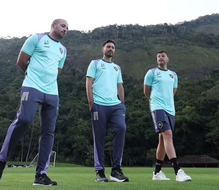 Com início calmo no Botafogo, Davide cobra que equipe técnica aprenda português