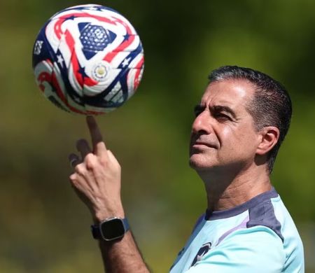 Fortaleza negocia com o técnico Renato Paiva após saída de Vojvoda