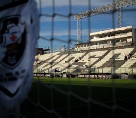Precisando de vitória, Vasco enfrenta o Grêmio em São Januário  