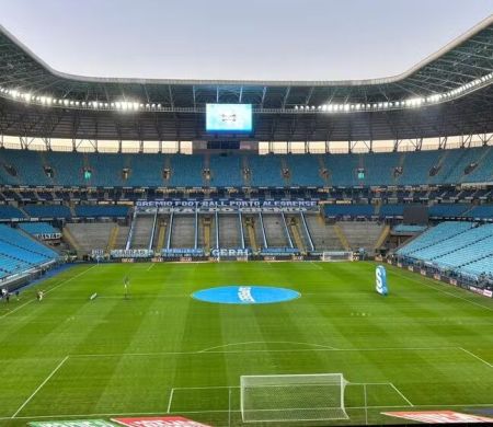 Em jogo atrasado, Grêmio e Fortaleza jogam em Porto Alegre 