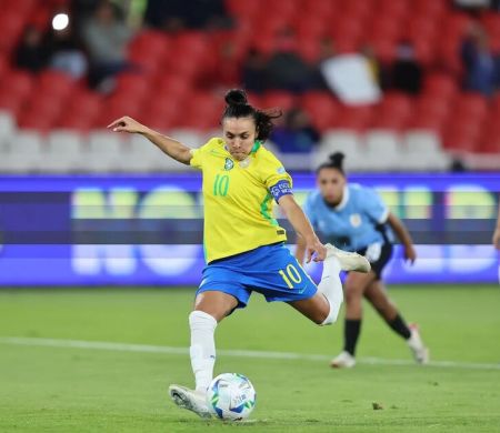 Brasil goleia Uruguai e encara Colômbia na final da Copa América feminina