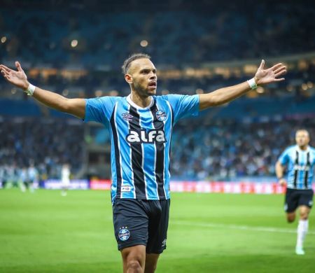 Grêmio bate Fortaleza e volta a vencer após quatro jogos no Brasileirão