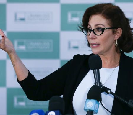 Carla Zambelli enfrenta processo de extradição após prisão em Roma