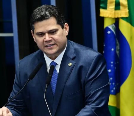Congresso rechaça ingerência em Poderes do Brasil, diz Alcolumbre