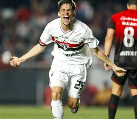 São Paulo vence Athletico-PR e larga em vantagem nas oitavas da Copa do Brasil