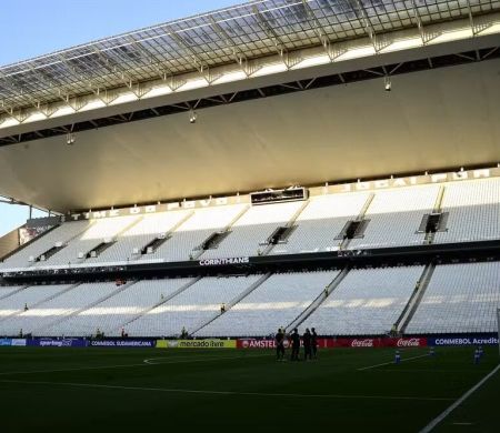 Em alta, Corinthians recebe o Fortaleza na Neo Química Arena