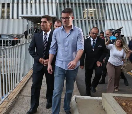 Moraes autoriza presença de Do Val às sessões além das 19h