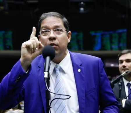 Vice diz que pautará anistia assim que Hugo se ausentar do país