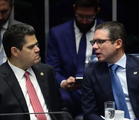 Presidentes do Senado e Câmara ensaiam resposta conjunta à oposição