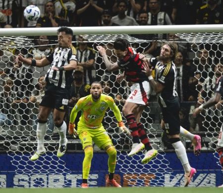 Com gol de goleiro, Atlético-MG elimina Flamengo na Copa do Brasil