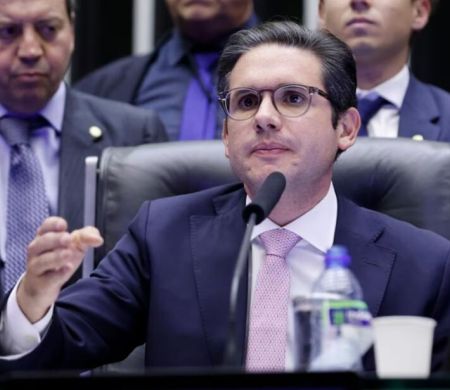 Oposição libera votações na Câmara após promessa de pautar fim do foro e anistia