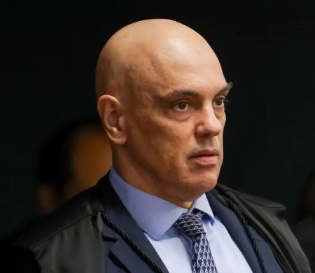 Moraes autoriza Bolsonaro receber Tarcísio e aliados em casa