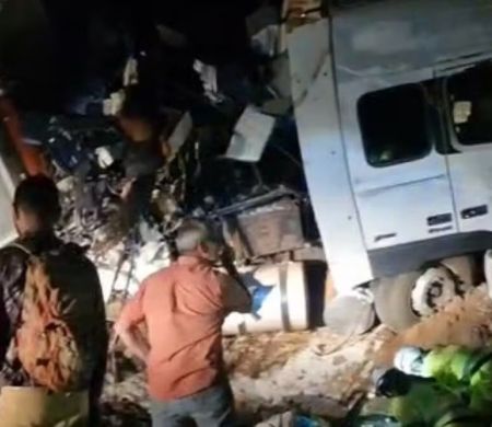 Colisão de ônibus e carreta em MT mata 11 e deixa dezenas de feridos