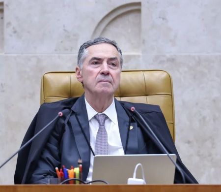 Filho de Barroso decide não voltar aos EUA após férias no Brasil 