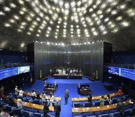 Senadores protocolam pedido de CPI contra adultização de crianças