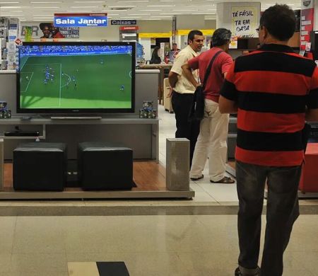Vendas recuam 0,1% em junho e têm 3º mês seguido de queda