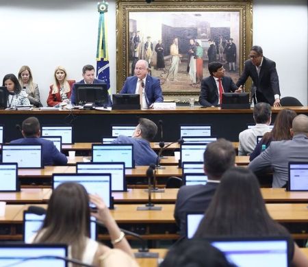 CCJ da Câmara eleva pena para aliciamento de crianças na internet