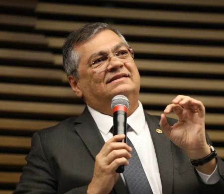 Veto alcança tribunais estrangeiros, mas não internacionais, explica Dino