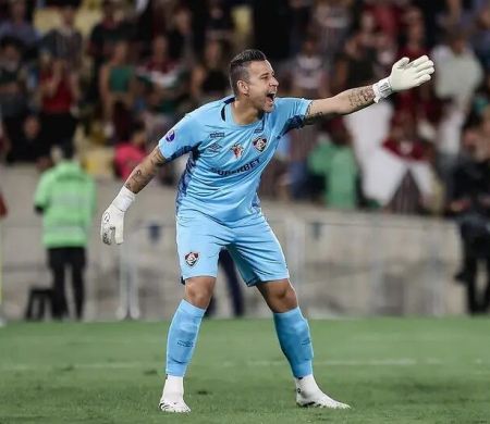 Com recorde de Fábio, Fluminense elimina América de Cali e vai às quartas