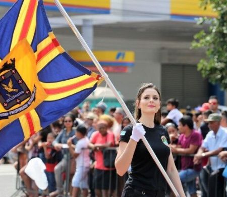 Desfile Cívico-Militar celebra os 126 anos de Campo Grande