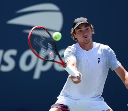 Fonseca passa mal em quadra, mas vence Kecmanovic no US Open