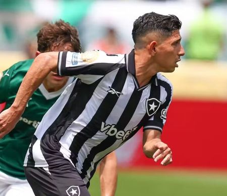 Savarino recusa propostas do exterior e vai permanecer no Botafogo