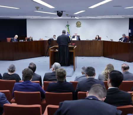 Defesa de Bolsonaro questiona provas, conduta de Moraes e delação de Cid
