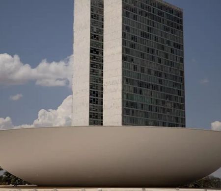 PEC que muda regras dos precatórios é aprovada no Senado