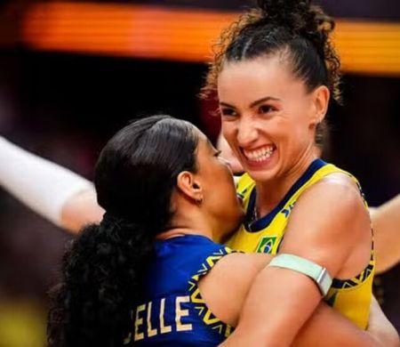 Brasil vai à semi do Mundial após bater a França por 3 a 0