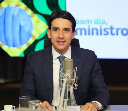 Ministro diz ser contra anistia e que estará ao lado de Lula em 2026