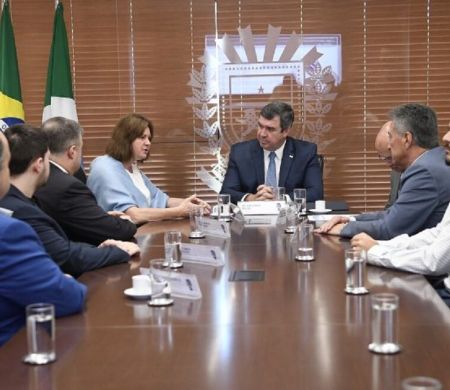 Riedel recebe embaixadora da República Tcheca e celebra encontro
