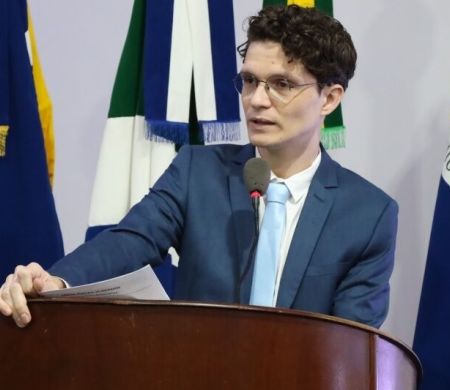 Vereador cobra prefeitura após cancelamento de contrato milionário