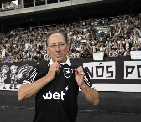 Botafogo está entre os 100 clubes que mais movimentaram o mercado no mundo