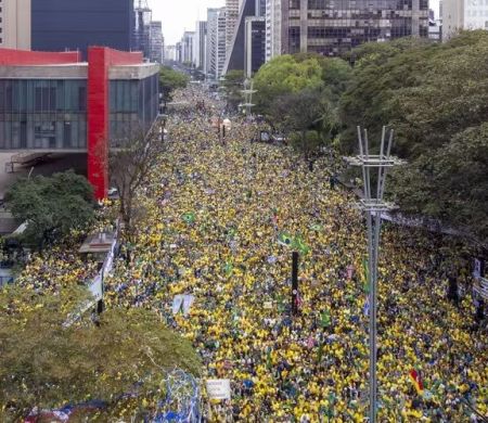 Manifestação pró-Bolsonaro reuniu multidão na Avenida Paulista