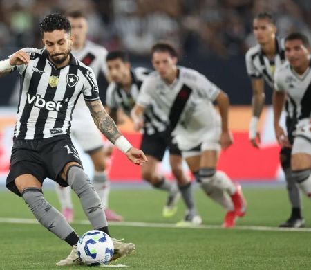 Alex Telles perde pênalti e Vasco elimina Botafogo da Copa do Brasil