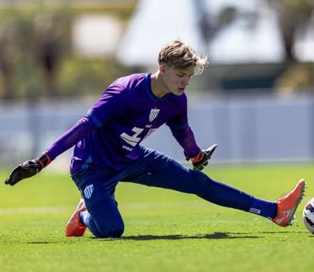 Goleiro de 17 anos do Avaí assina contrato com multa milionária