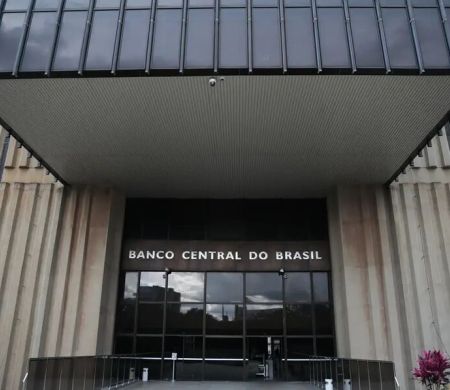 Reunião do Copom para definir taxa básica de juros começa nesta terça