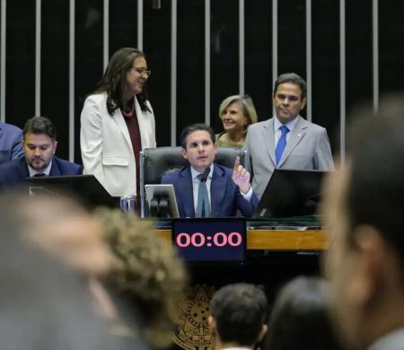 PEC que blinda parlamentares pode barrar ações contra corrupção em emendas