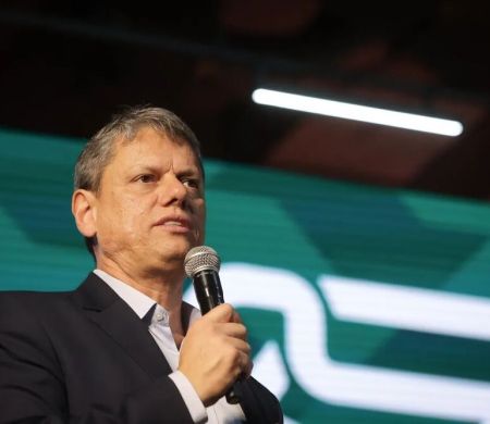 Tarcísio diz que vai à reeleição e nega aval de Bolsonaro à Presidência