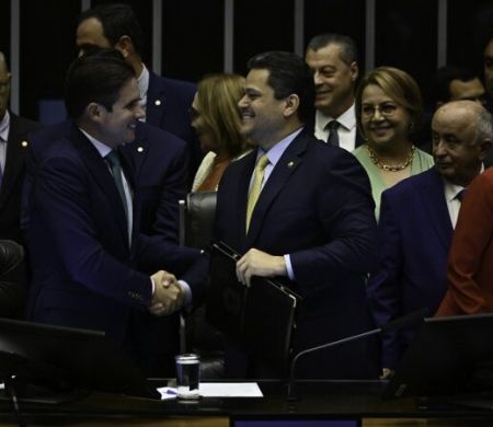 Clima de tensão cresce entre Câmara e Senado após queda da PEC da Blindagem