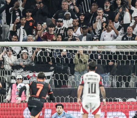 Yuri Alberto se redime após tentar cavadinha, mas Flamengo vira sobre o Corinthians
