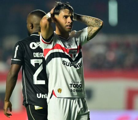 São Paulo perde do Ceará em noite de protestos e Morumbis vazio