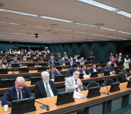PL que limita decisões monocráticas no STF passa na CCJ da Câmara