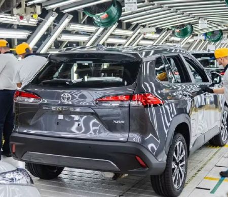 Toyota só deve voltar a produzir carros no Brasil em 2026
