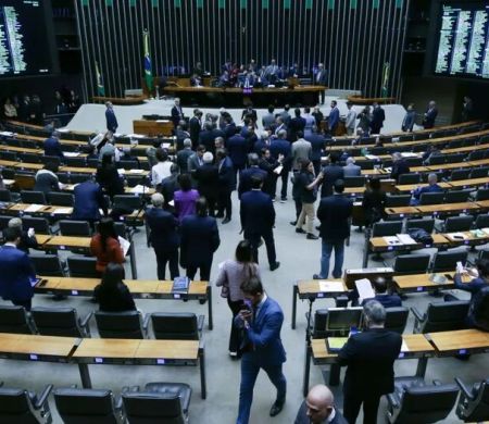 Câmara aprova isenção eleitoreira do IR para quem ganha até R$ 5 mil