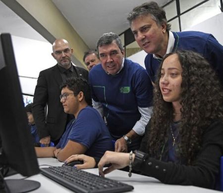 Estado apresenta ao MEC o modelo que beneficia mais de 187,5 mil alunos