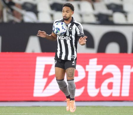 Ancelotti convoca Vitinho, do Botafogo, para substituir Vanderson na Seleção