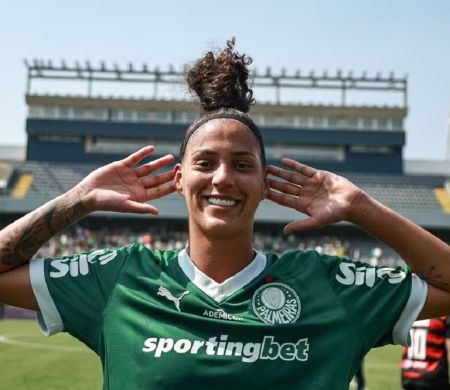 Palmeiras vende atacante por valor recorde no futebol feminino
